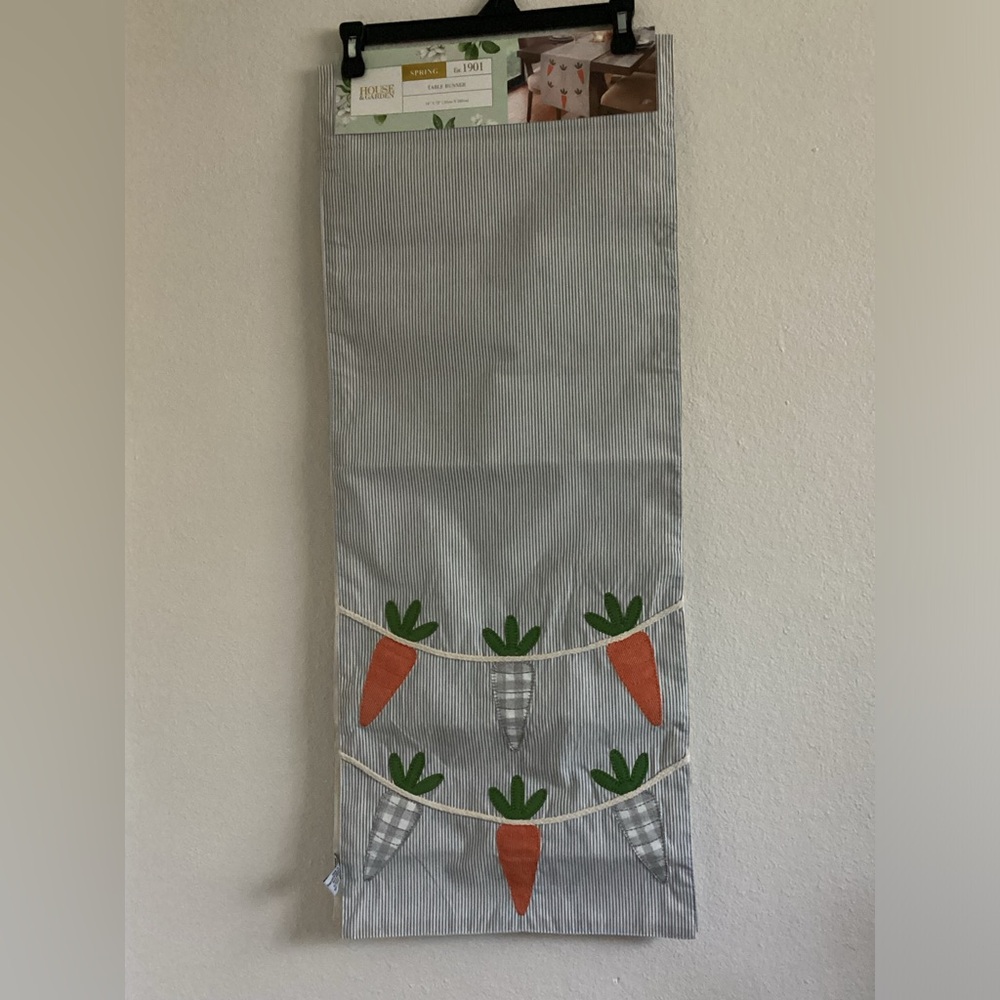 House & Garden table Runner Easter